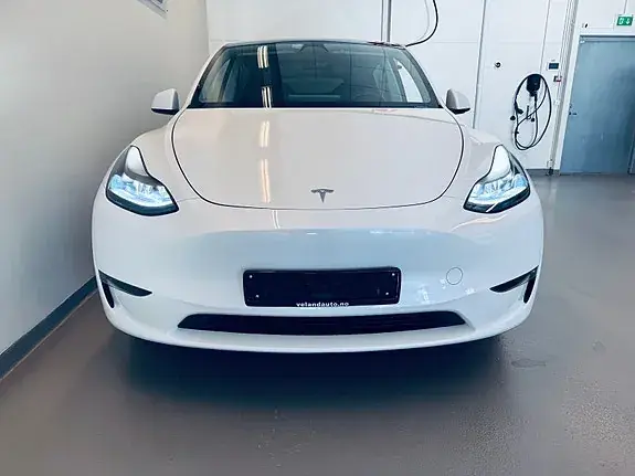 Tesla Model Y 2023 photo 2