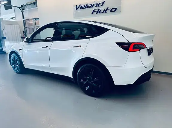 Tesla Model Y 2023 photo 4