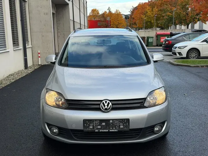 Volkswagen Golf 2012 photo 2