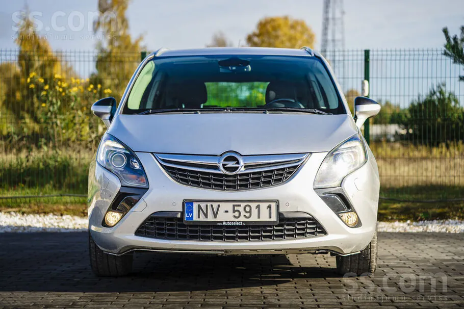 Opel Zafira 2012 photo 2