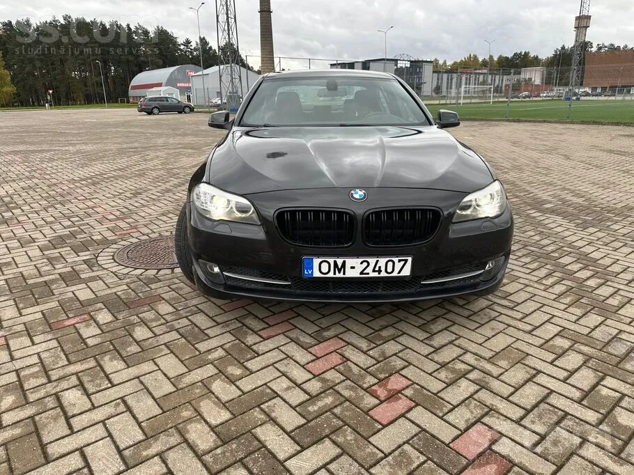BMW 530 2011 photo 2
