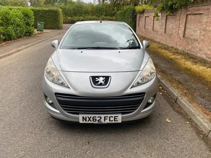 Peugeot 207 2012 photo 2