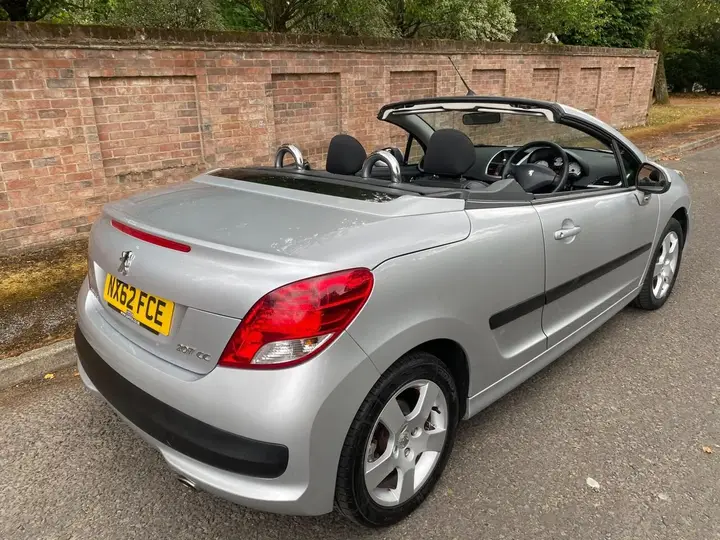 Peugeot 207 2012 photo 5