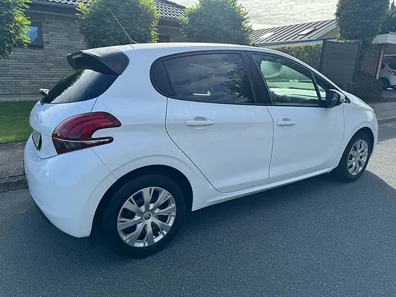 Peugeot 208 2019 photo 3