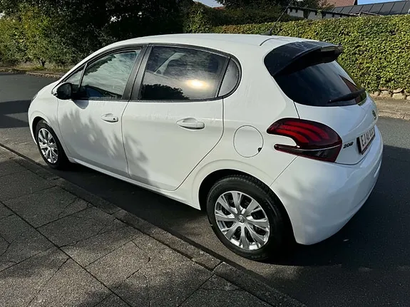 Peugeot 208 2019 photo 4