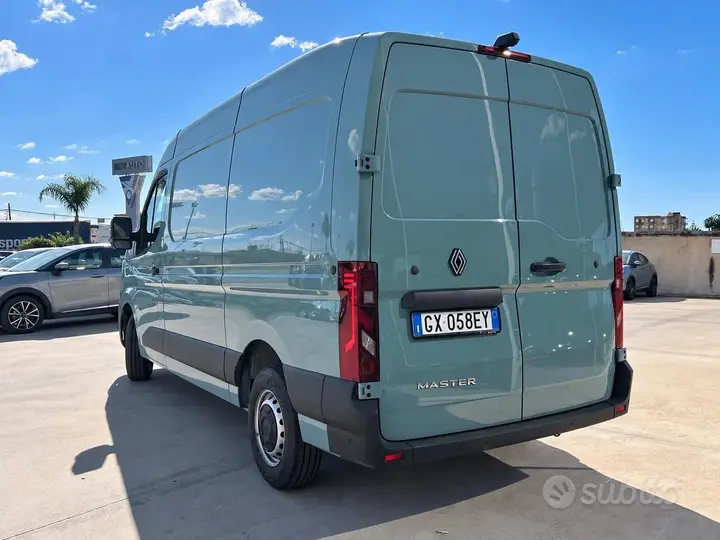 Renault Master 2024 photo 3