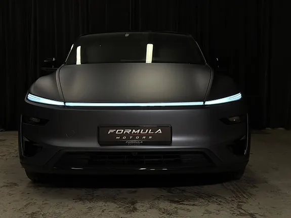Tesla Model Y 2026 photo 2