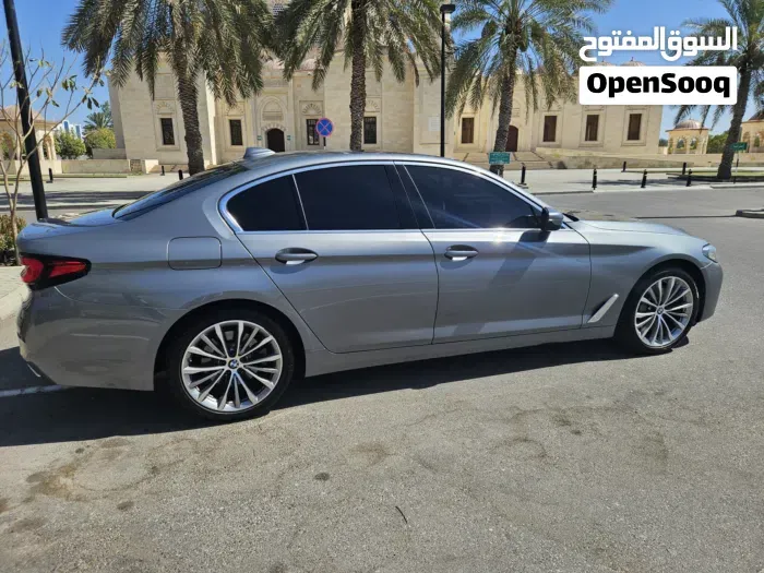BMW 5 Series 2023 photo 2