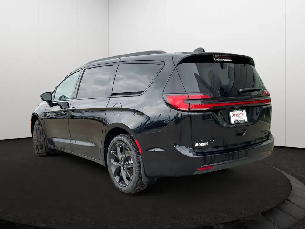 Chrysler Pacifica 2025 photo 4