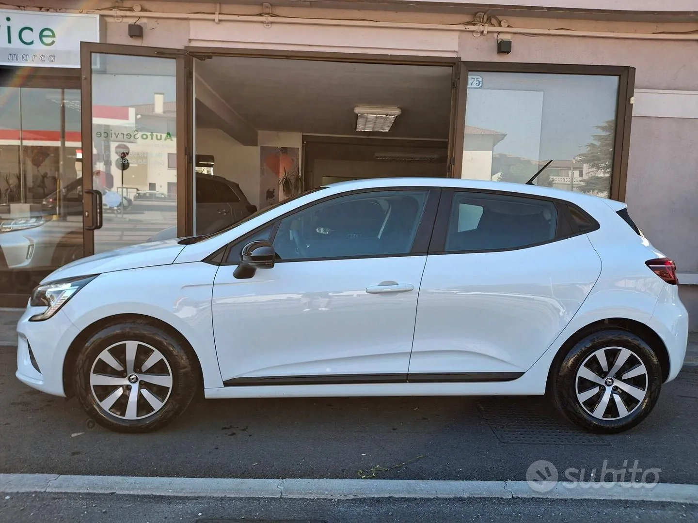 Renault Clio 2023 photo 2