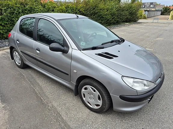 Peugeot 206 2002 photo 2