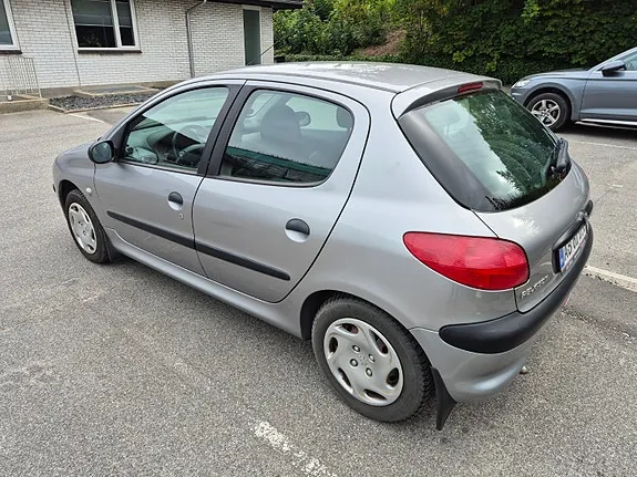 Peugeot 206 2002 photo 4