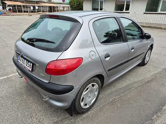 Peugeot 206 2002 photo 3