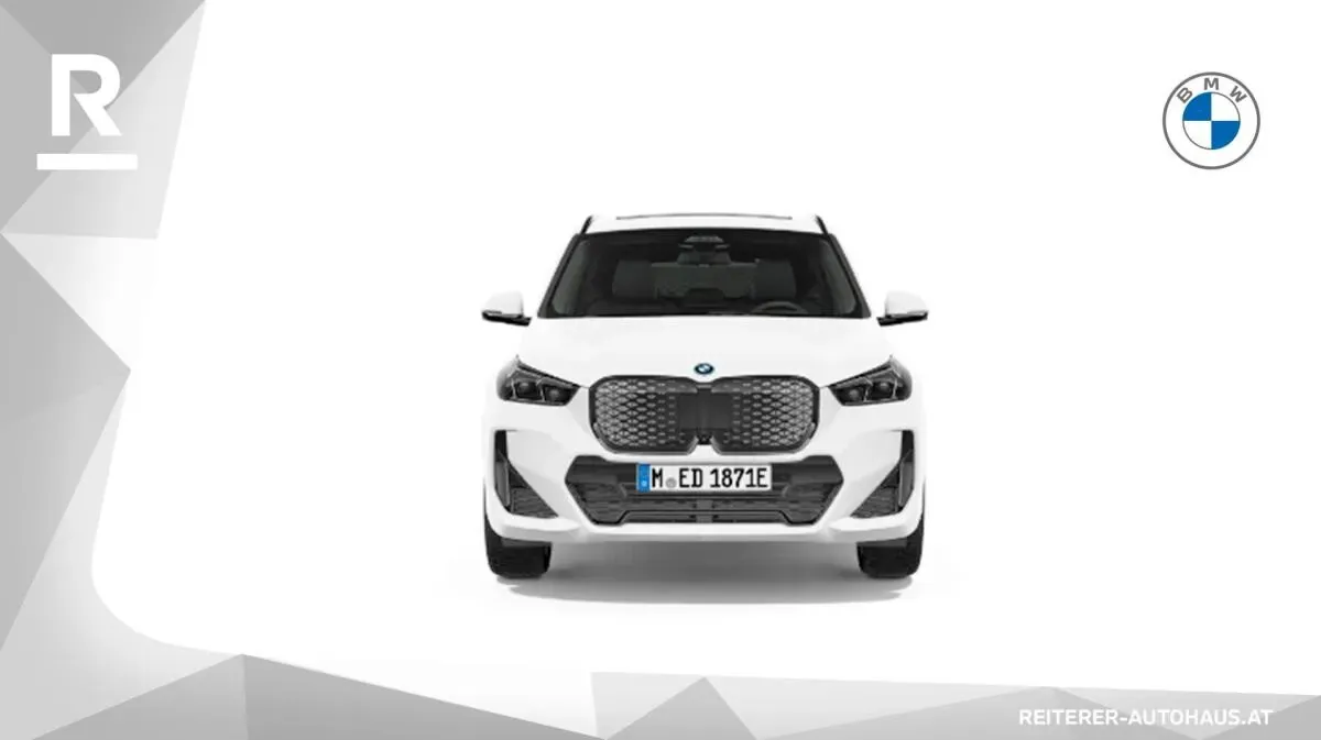 BMW Ix1 photo 2