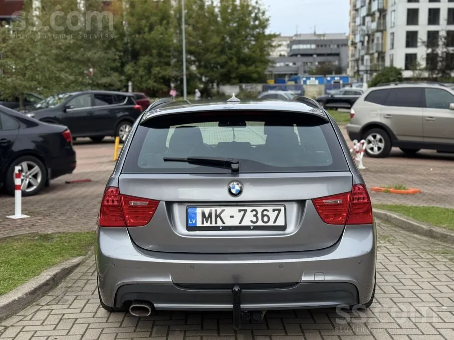 BMW 3 Series 2010 photo 4