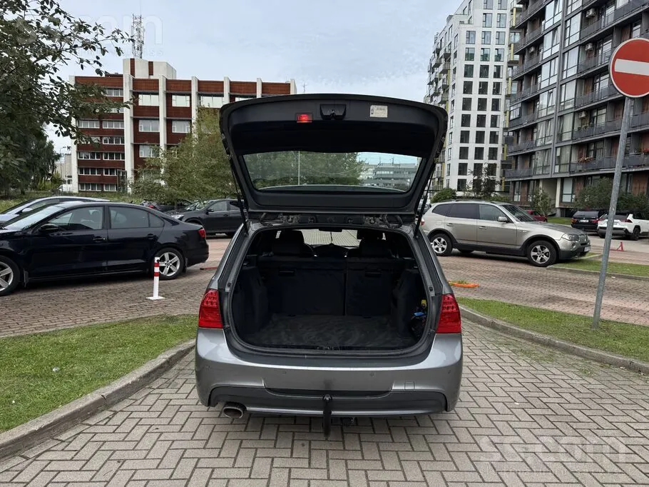 BMW 3 Series 2010 photo 5