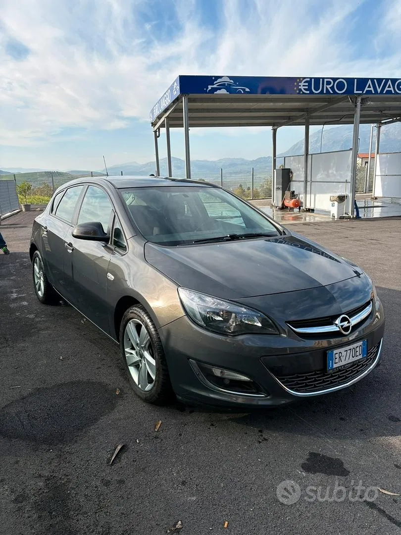 Opel Astra 2013 photo 3