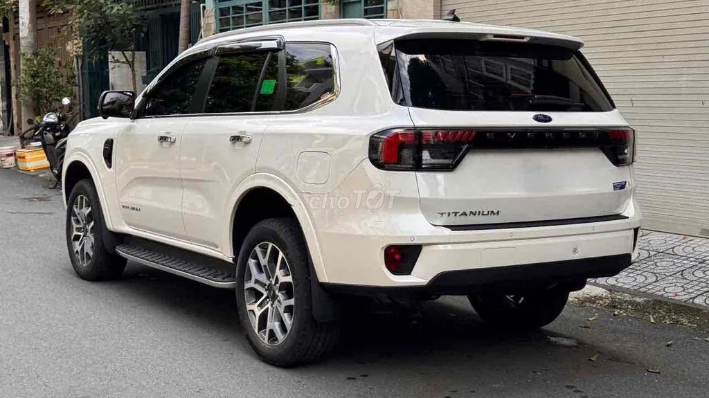 Ford Everest 2024 photo 2