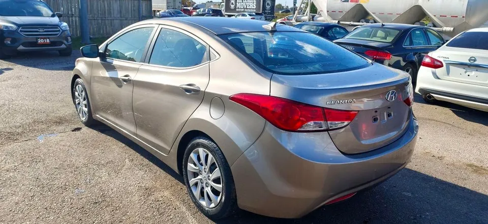 Hyundai Elantra 2013 photo 3