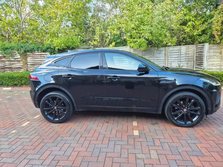 Jaguar E-Pace 2018 photo 4