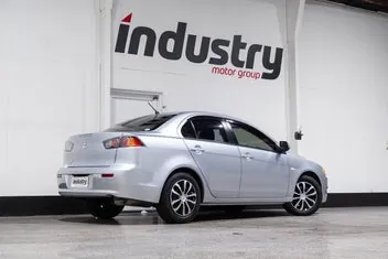 Mitsubishi Galant 2013 photo 3
