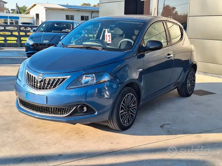 Lancia Ypsilon