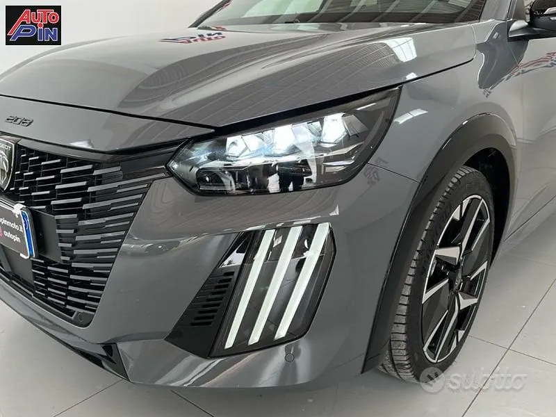 Peugeot 208 2025 photo 4
