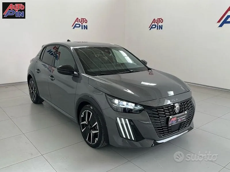 Peugeot 208 2025 photo 3