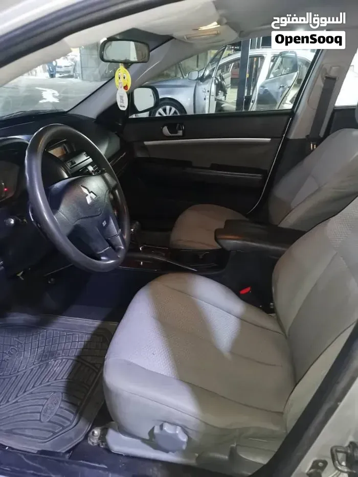 Mitsubishi Galant 2010 photo 4