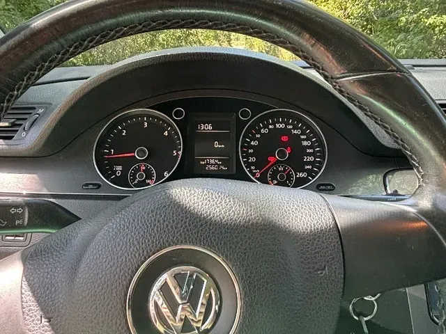 Volkswagen Passat 2010 photo 4