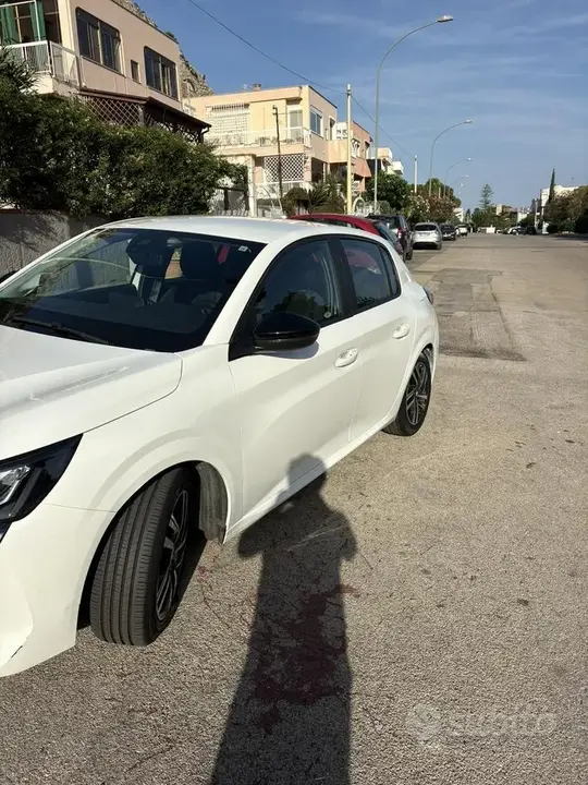 Peugeot 208 2023 photo 2