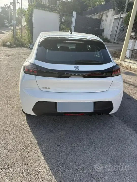 Peugeot 208 2023 photo 4