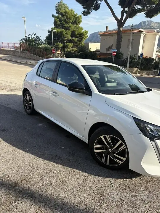 Peugeot 208 2023 photo 3