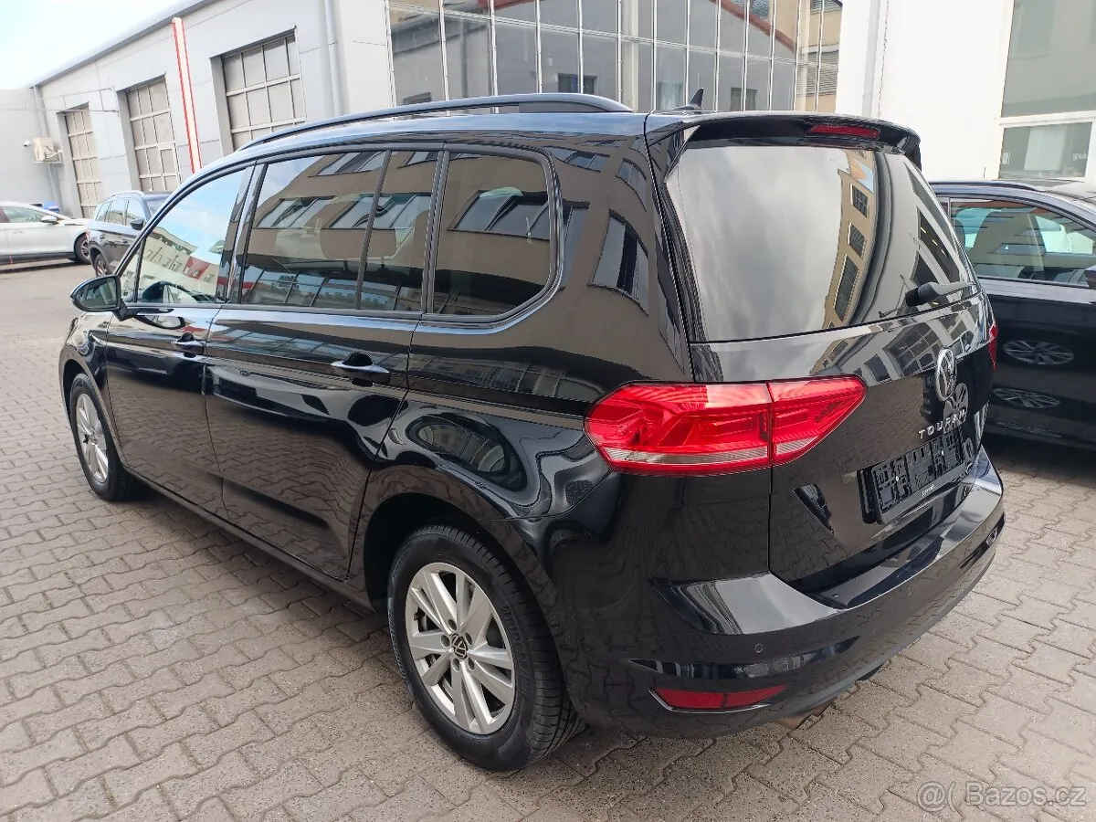 Volkswagen Touran 2022 photo 3