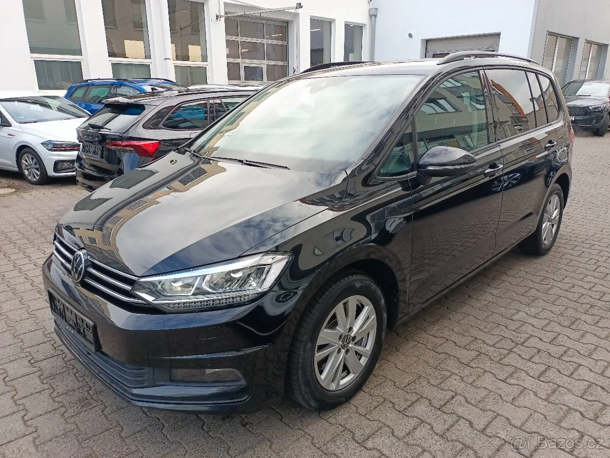 Volkswagen Touran 2022 photo 2