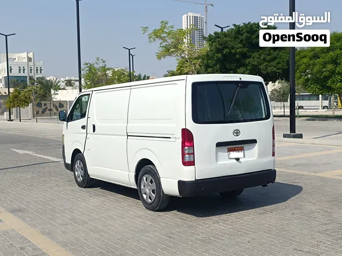 Toyota Hiace 2007 photo 2