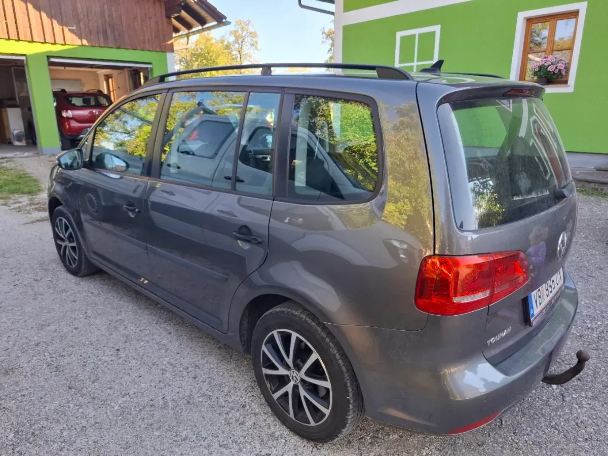 Volkswagen Touran 2012 photo 3
