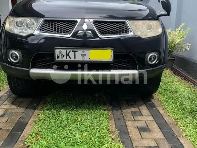 Mitsubishi Montero 2011 photo 3