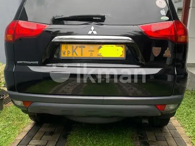 Mitsubishi Montero 2011 photo 2