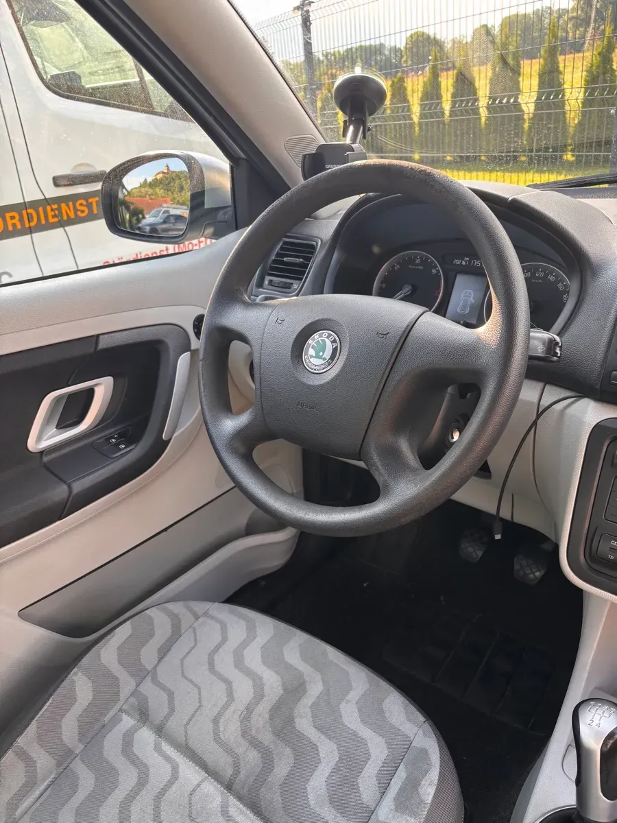 Skoda Fabia 2008 photo 3