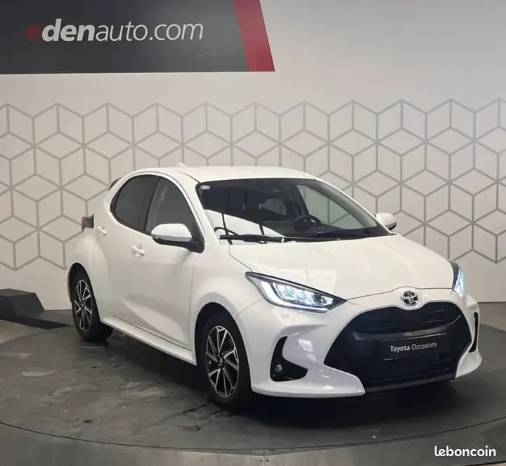 Toyota Yaris 2023 photo 3