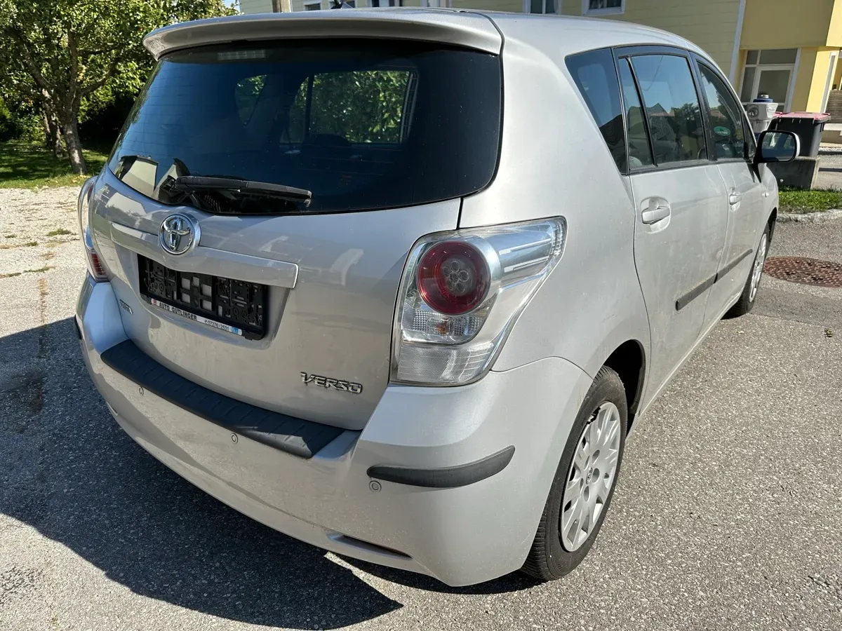 Toyota Verso 2010 photo 3