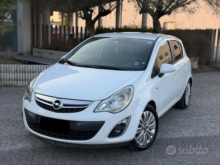 Opel Corsa 2011 photo 2