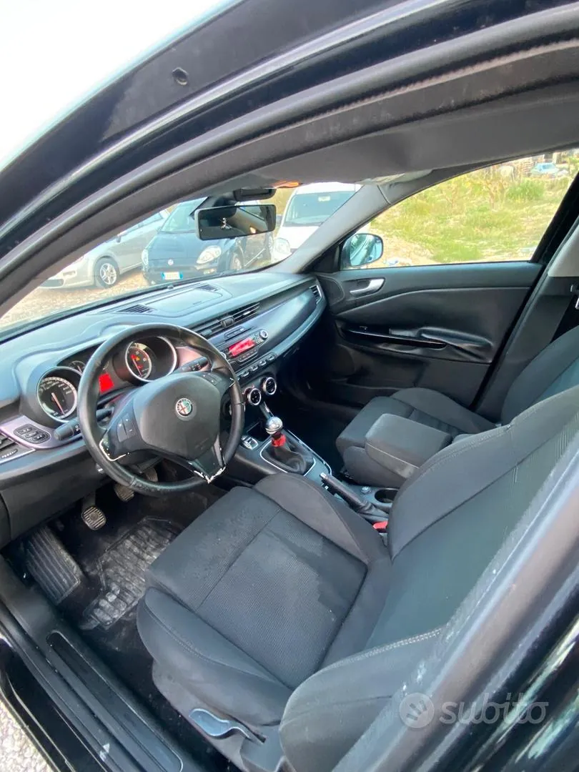 Alfa Romeo Giulietta 2011 photo 5