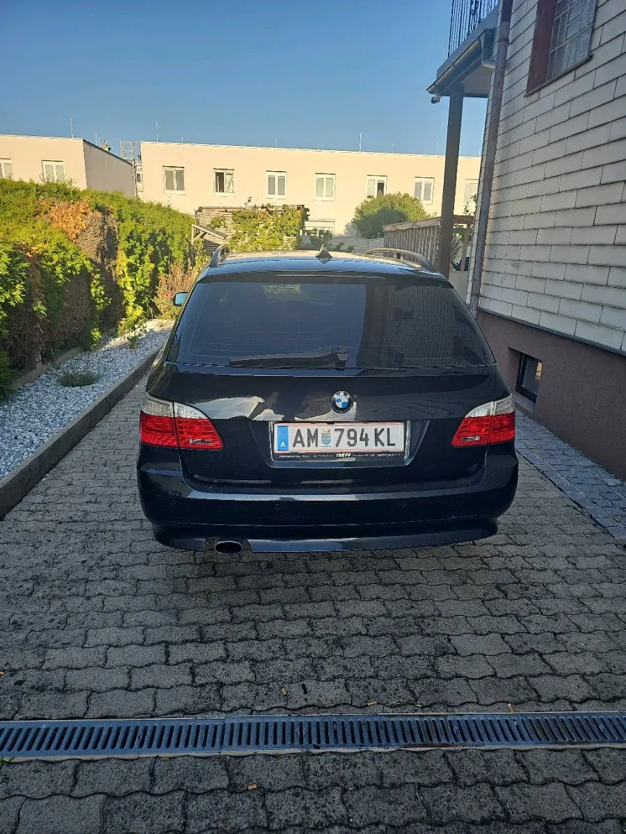 BMW 5 Series 2009 photo 2