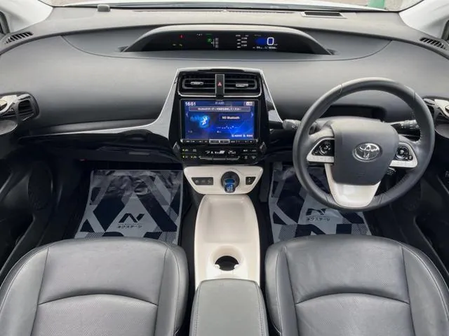 Toyota Prius 2017 photo 2
