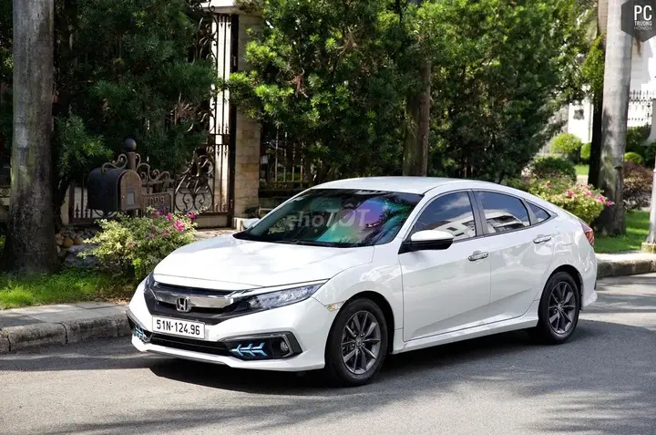 Honda Civic 2020 photo 2