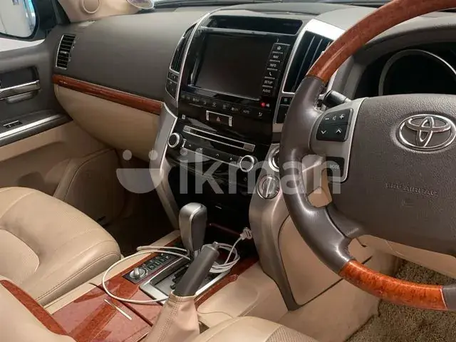 Toyota Land Cruiser Sahara 2013 photo 3