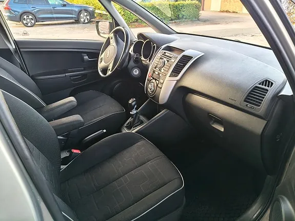 Kia Venga 2013 photo 3
