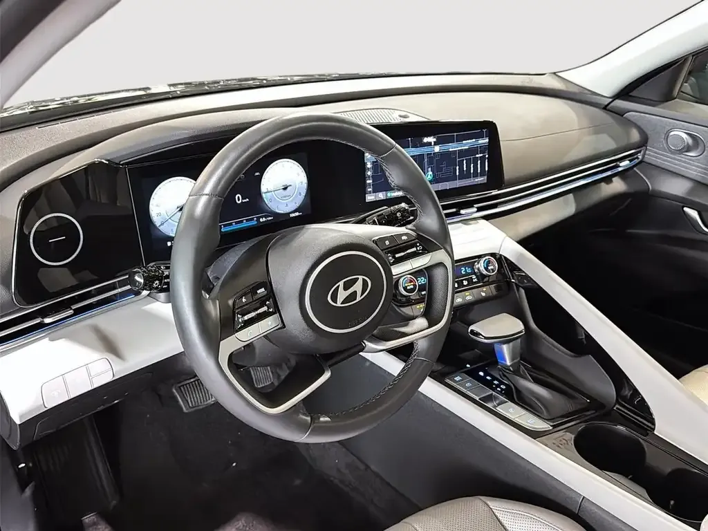 Hyundai Elantra 2025 photo 4